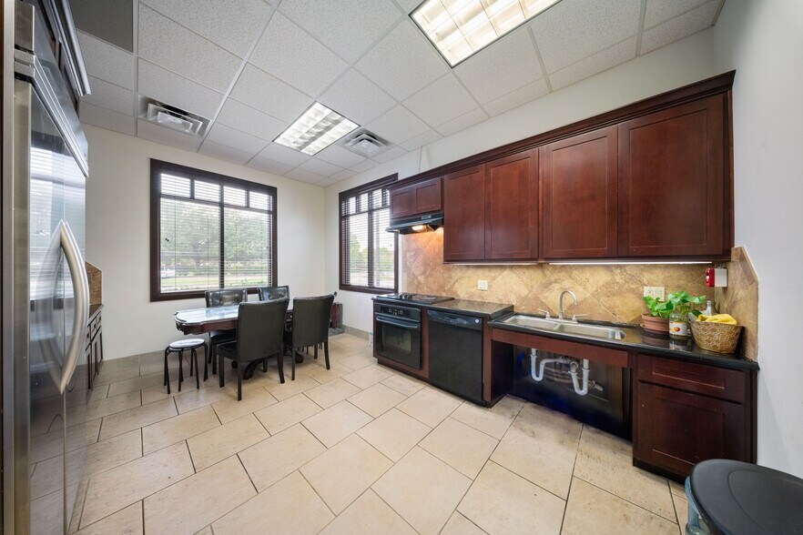 More Photos Of 4610 Riverstone Blvd, Missouri City Medical For Lease