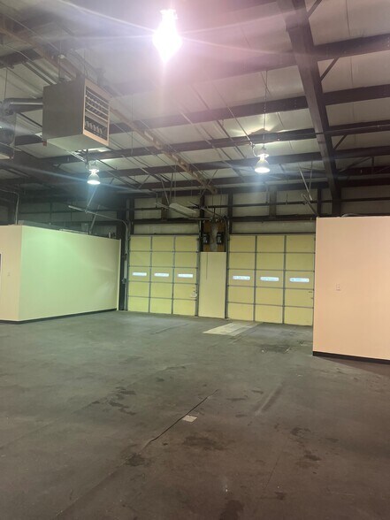 More Photos Of 919 E 29th St, Lawrence Warehouse For Lease