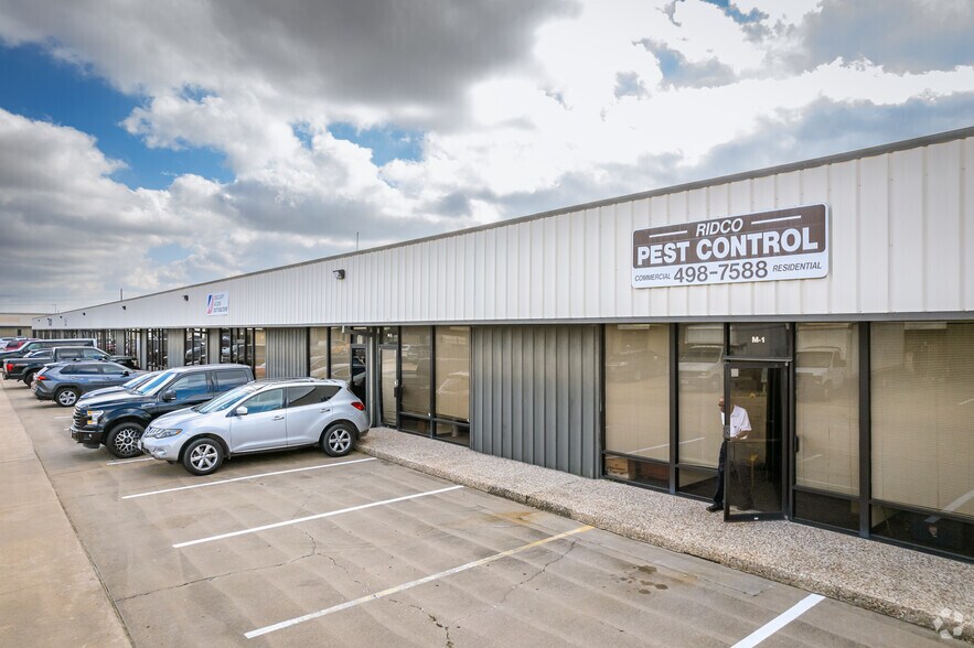 More Photos Of 12999 Murphy Rd, Stafford Warehouse For Lease