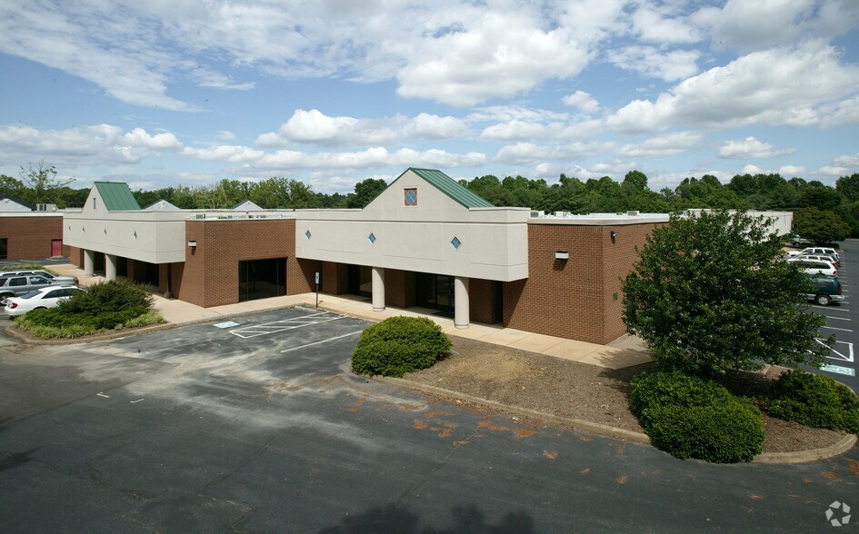 More Photos Of 3955-3979 Deep Rock Rd, Richmond Light Distribution For Lease