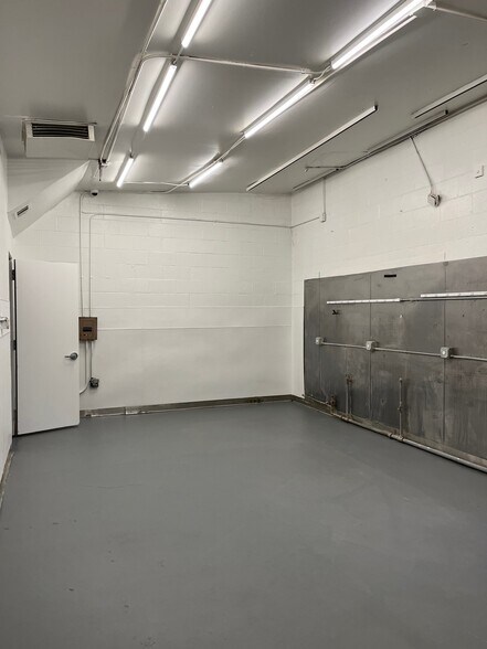 More Photos Of 6613 Hollis St, Emeryville Flex For Sale