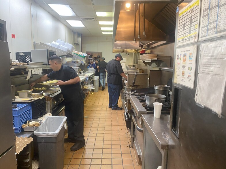 More Photos Of 3400 San Pedro, San Antonio Freestanding For Lease