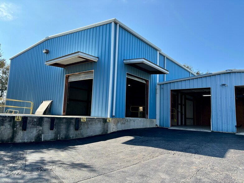 More Photos Of 2340 W R Larson Rd, San Antonio Manufacturing For Lease