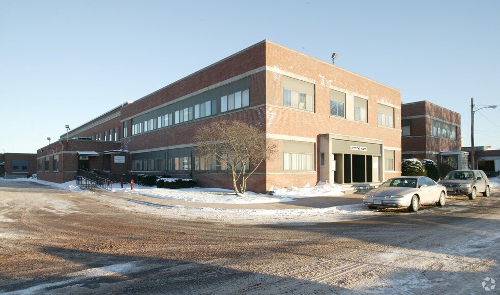 More Photos Of 52-64 Oakland Ave, East Hartford Light Distribution For Lease