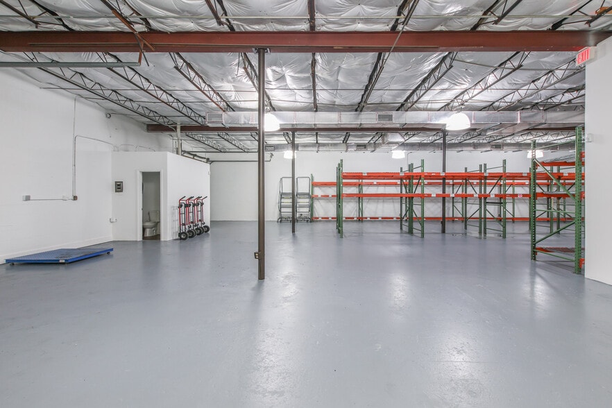 More Photos Of 3501 NW 10th Ave, Oakland Park Warehouse For Lease