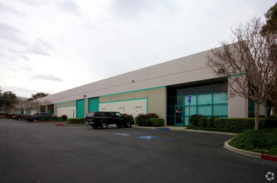 Primary Photo Of 1761 California Ave, Corona Flex For Lease