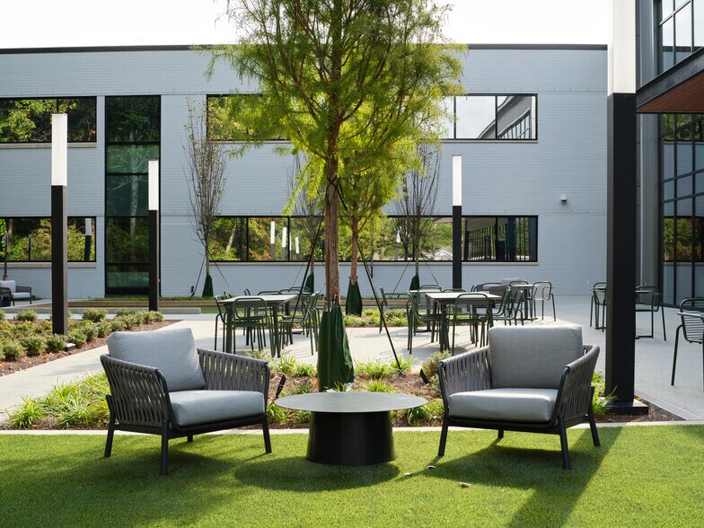 More Photos Of 5555 Windward Pky W, Alpharetta Loft Creative Space For Lease