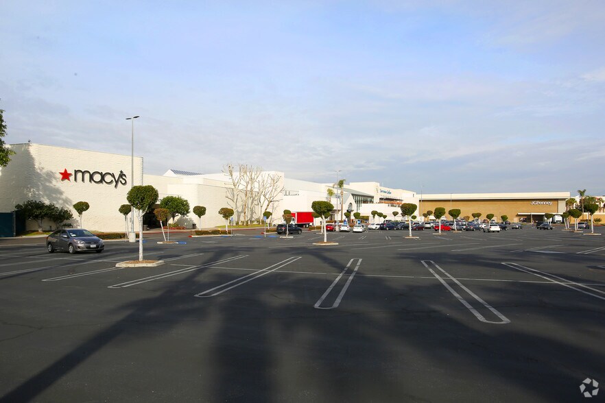 More Photos Of 1299 Galleria, Riverside Unknown For Lease