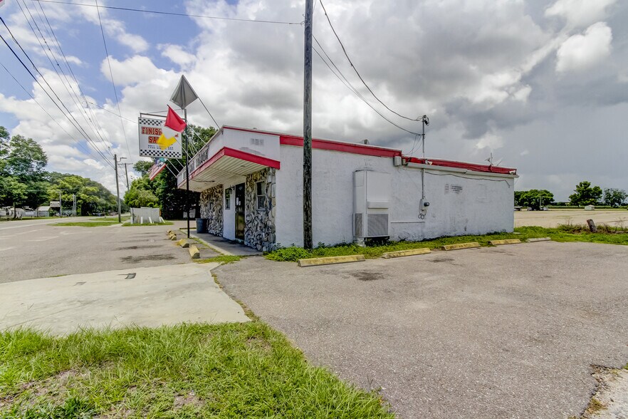 More Photos Of 5402 W US Highway 92, Plant City Bar For Sale