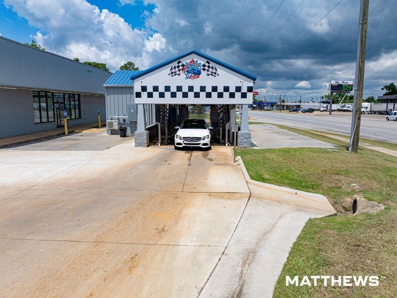 Primary Photo Of 409 E 3rd St, Donalsonville Specialty For Sale