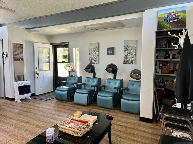 More Photos Of 1401 S McQuarrie Ave, Wagoner Storefront Retail Office For Sale