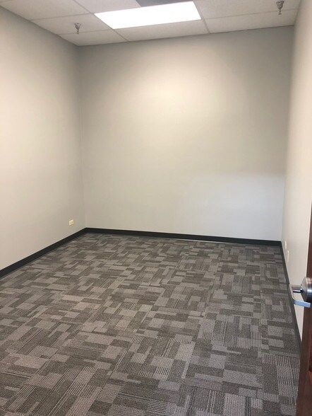 More Photos Of 3-47 E Northwest Hwy, Palatine General Retail For Lease