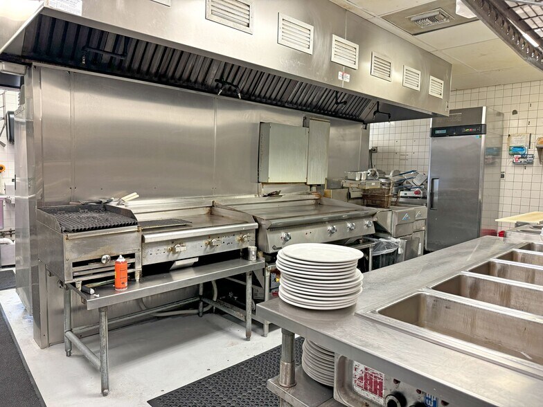 More Photos Of 1403 N Navarro St, Victoria Restaurant For Sale