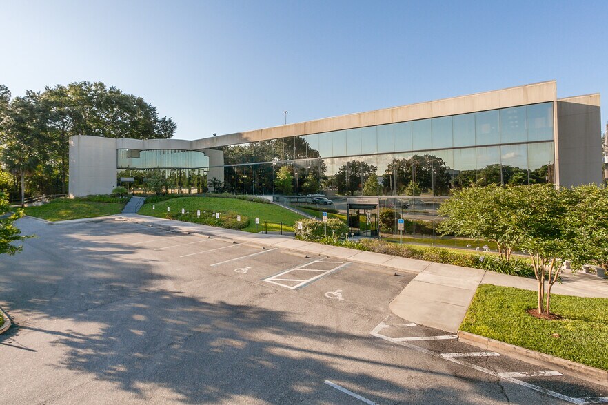 More Photos Of 9000 Regency Square Blvd, Jacksonville Office For Lease