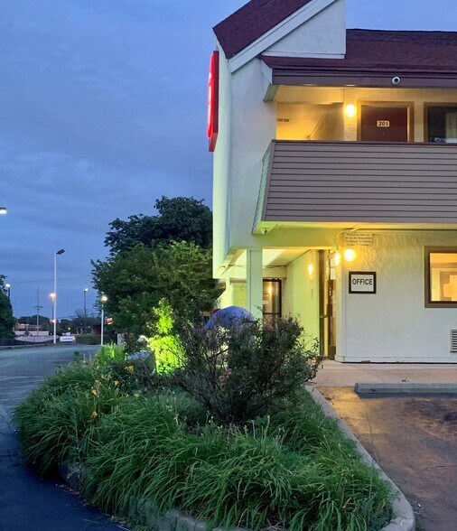 Primary Photo Of 3470 Hollenberg Dr, Bridgeton Hotel For Sale