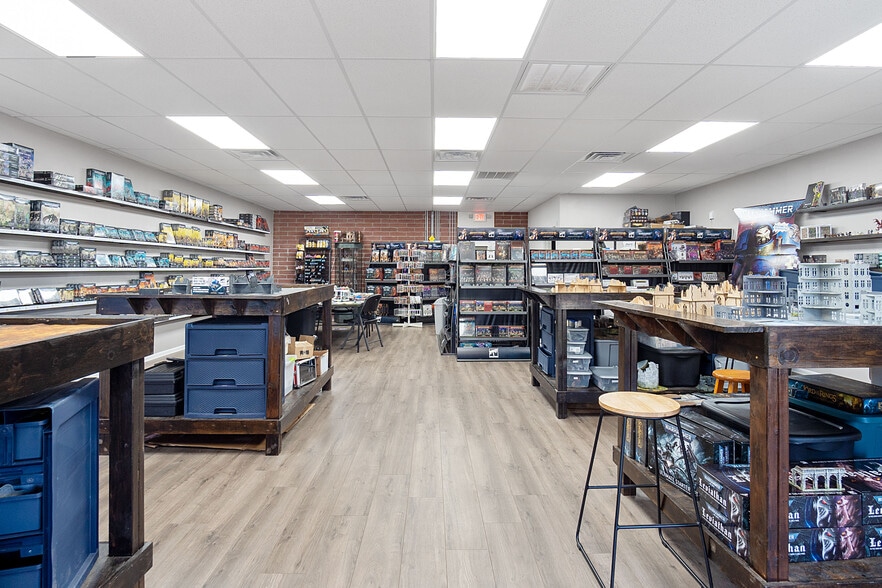 More Photos Of 6724 Paluxy Dr, Tyler Office For Lease