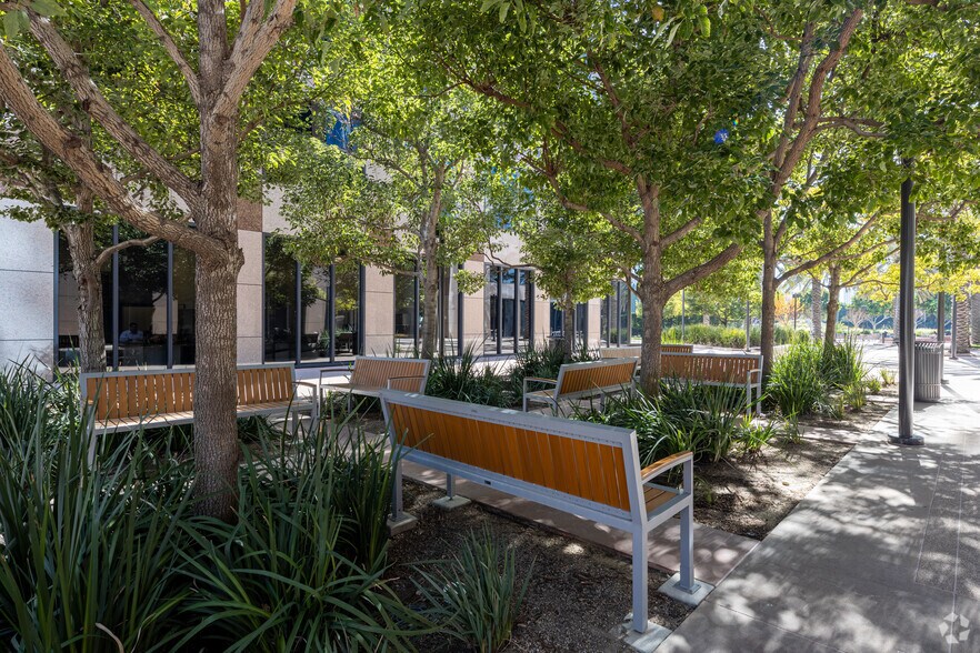 More Photos Of 2040 Main St, Irvine Unknown For Lease