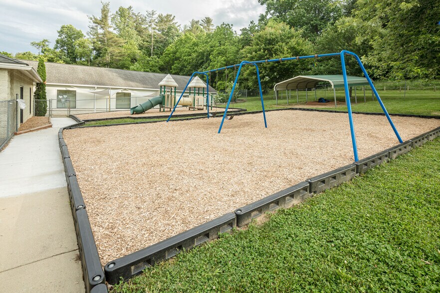 More Photos Of 2-6 Fairview Hills Dr, Fairview Daycare Center For Lease