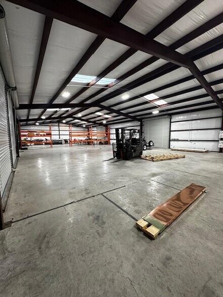 More Photos Of 2554 Highway 290 Hwy, Dripping Springs Warehouse For Lease