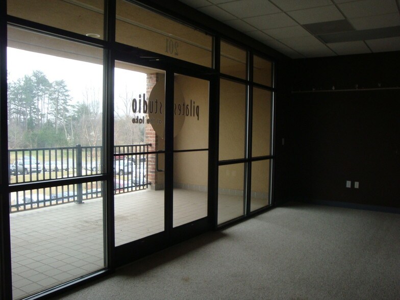 More Photos Of 862 Brawley School Rd, Mooresville Freestanding For Lease