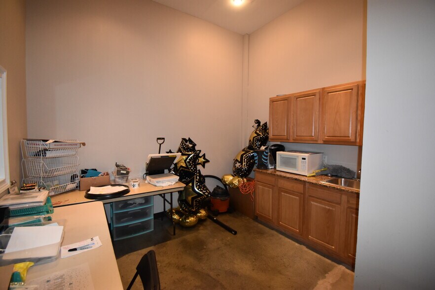 More Photos Of 24 Holt Dr, Stony Point Self Storage For Lease