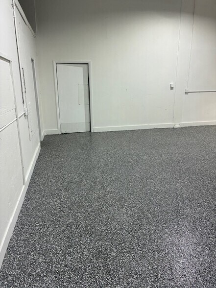 More Photos Of 4073 NE 5th Ter, Oakland Park Warehouse For Lease