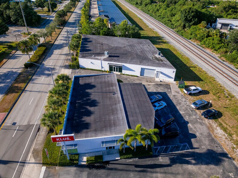More Photos Of 673 US Highway 1, Vero Beach Showroom For Sale