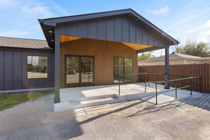 More Photos Of 4650 Center St, Deer Park Office For Lease