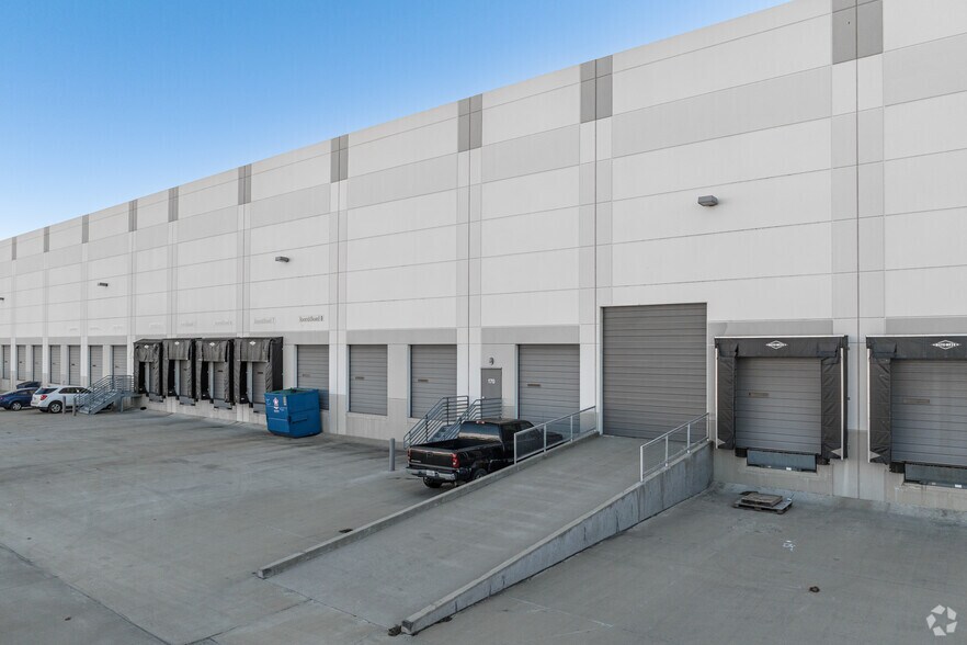 More Photos Of 12121 N Stemmons Fwy, Dallas Unknown For Lease