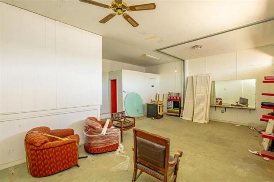 More Photos Of 1801 San Bernardo Ave, Laredo General Retail For Sale