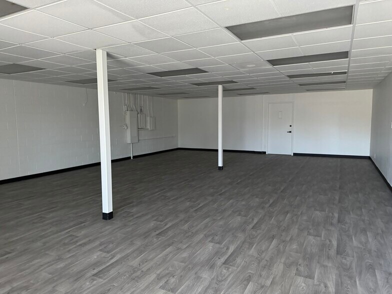 More Photos Of 5611 S 24th St, Phoenix Warehouse For Lease