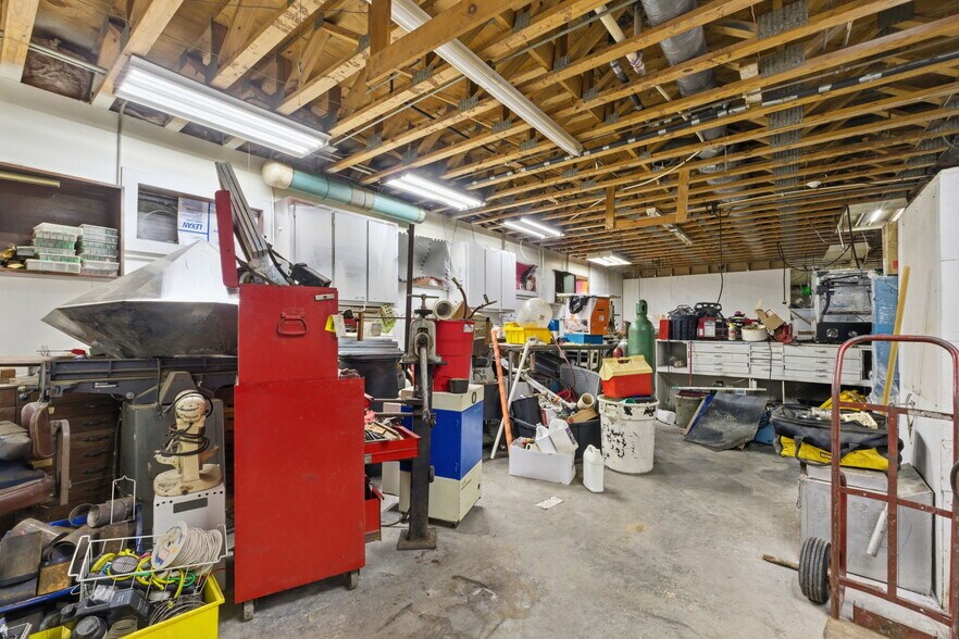 More Photos Of 2122 S Glenstone Ave, Springfield Freestanding For Sale