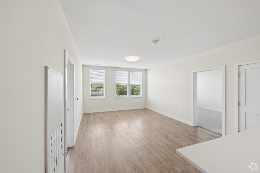 More Photos Of 10 Patriot Pky, South Weymouth Apartments For Lease