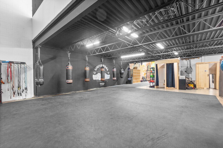 More Photos Of 403-409 Rue Saint-Roch, Montréal Warehouse For Lease