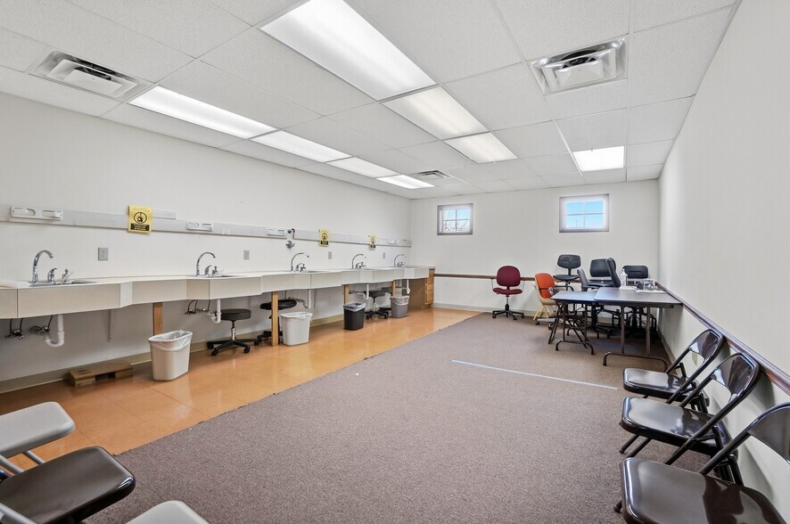 More Photos Of 3751 Warsaw Ave, Cincinnati Office For Sale