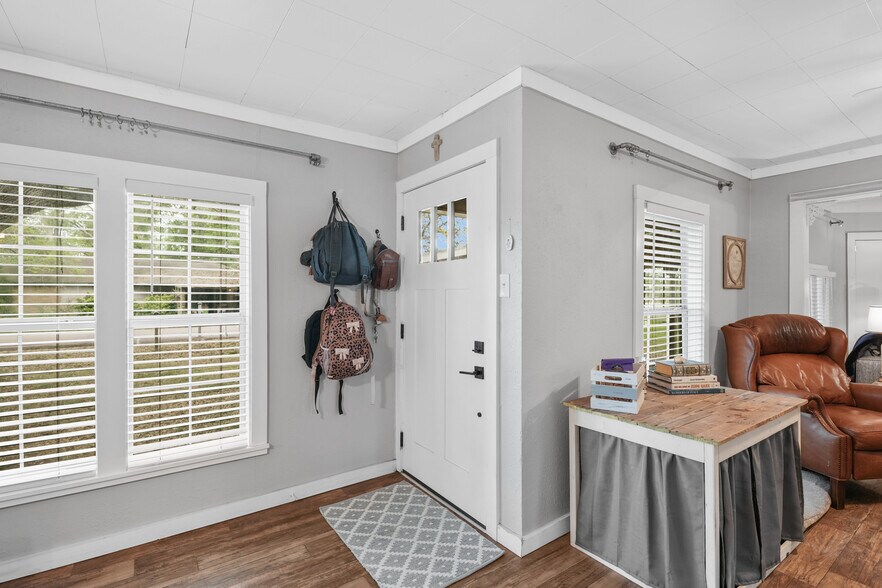 More Photos Of 3027 Poppy St, Needville Apartments For Sale