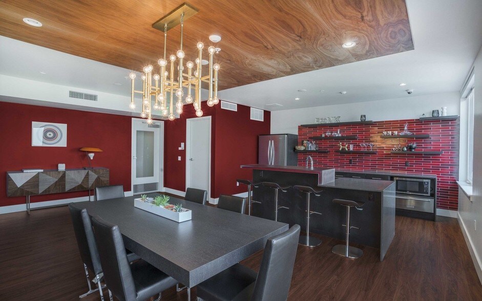 More Photos Of 2020 E Madison St, Seattle Apartments For Lease