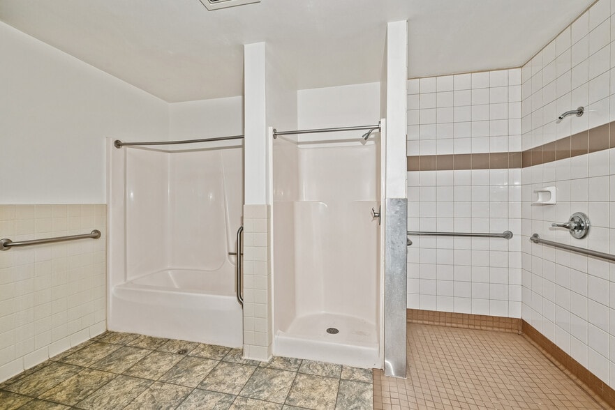 More Photos Of 1310 Solar Dr, Waterloo Office For Sale