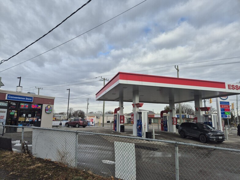 More Photos Of 410 Queen St, Chatham Service Station For Sale