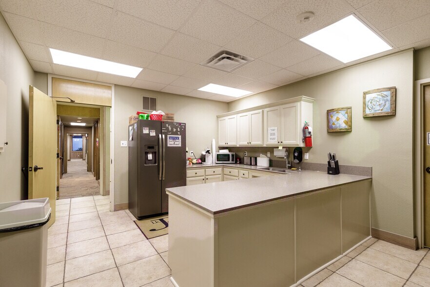 More Photos Of 3301 Santa Fe St, Corpus Christi Office For Lease