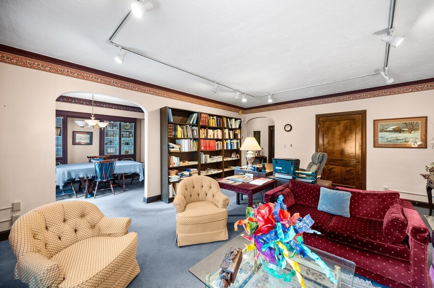 More Photos Of 16903 Fischer Rd, Cleveland Office For Sale