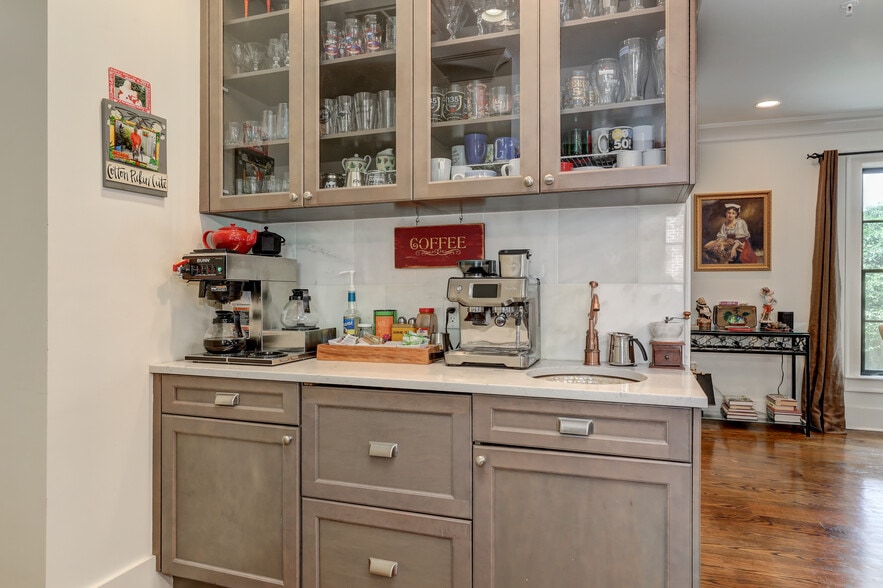 More Photos Of 2972 Lookout Pl NE, Atlanta Office Residential For Sale