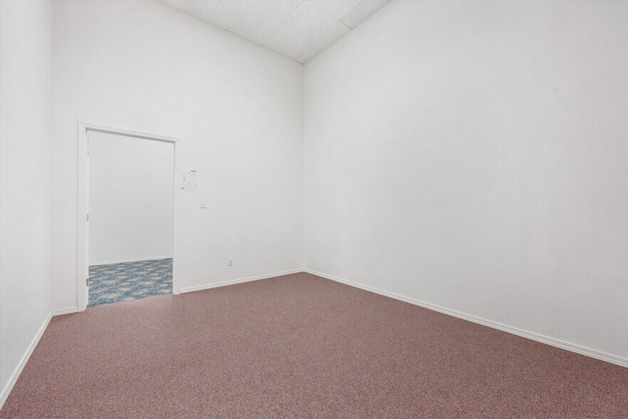 More Photos Of 6701 Niles St, Bakersfield Daycare Center For Sale