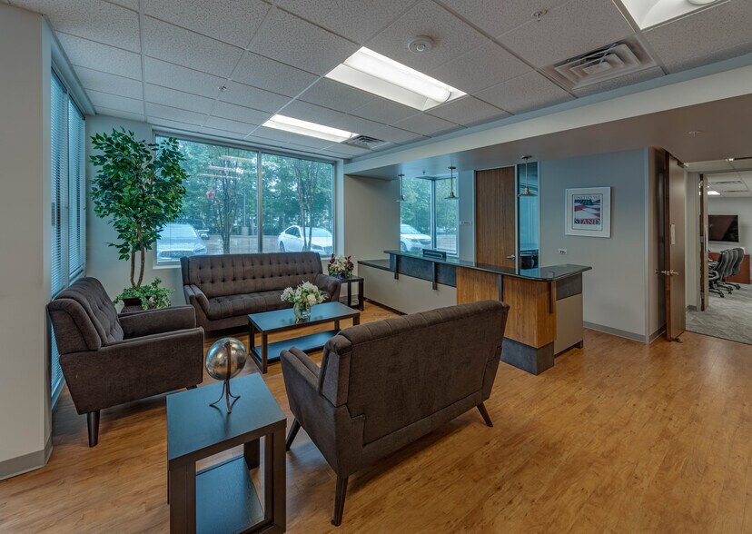 More Photos Of 15109 Heathrow Forest Pky, Houston Office For Sale