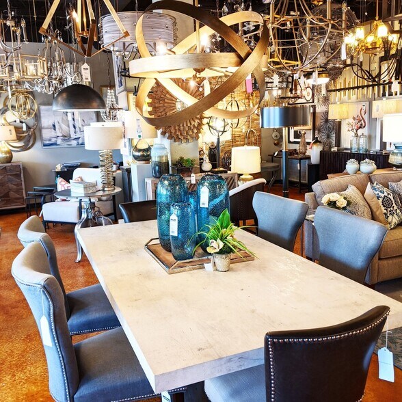 More Photos Of 816 Manatee Ave E, Bradenton General Retail For Lease