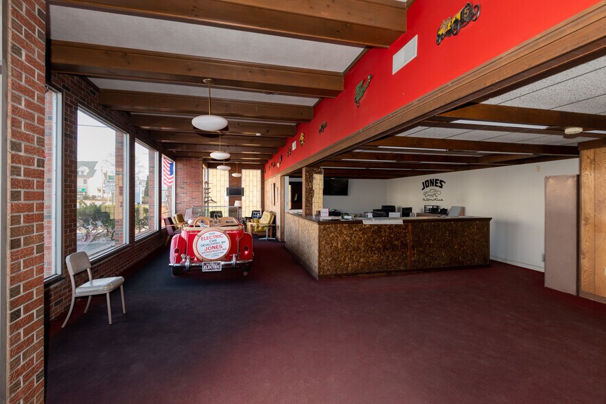 More Photos Of 73-77 Connecticut Blvd, East Hartford Freestanding For Lease