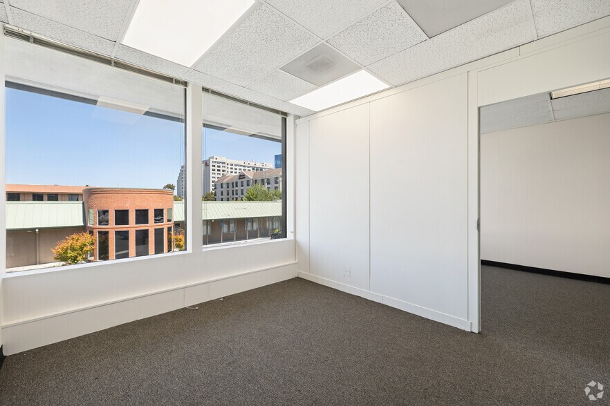 Photo of 2nd Floor Ste 831 Mitten, 204