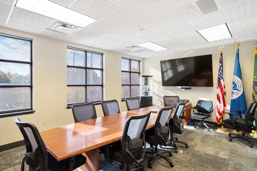 More Photos Of 19 E Schuyler St, Oswego Specialty For Sale