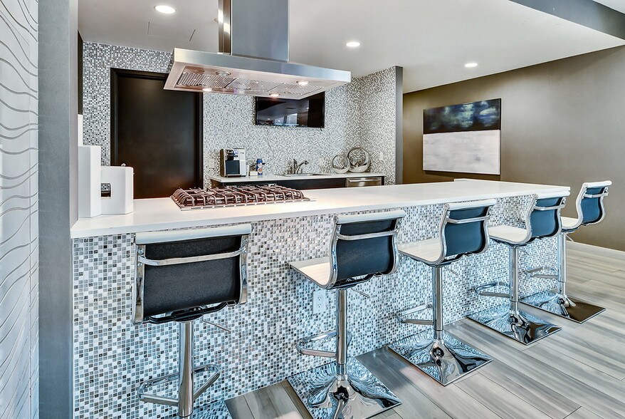 More Photos Of 350 S Market St, San Jose Apartments For Lease