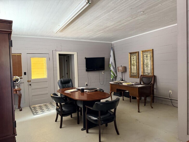 More Photos Of 114 Dogwood Ave, Middleton Auto Repair For Sale